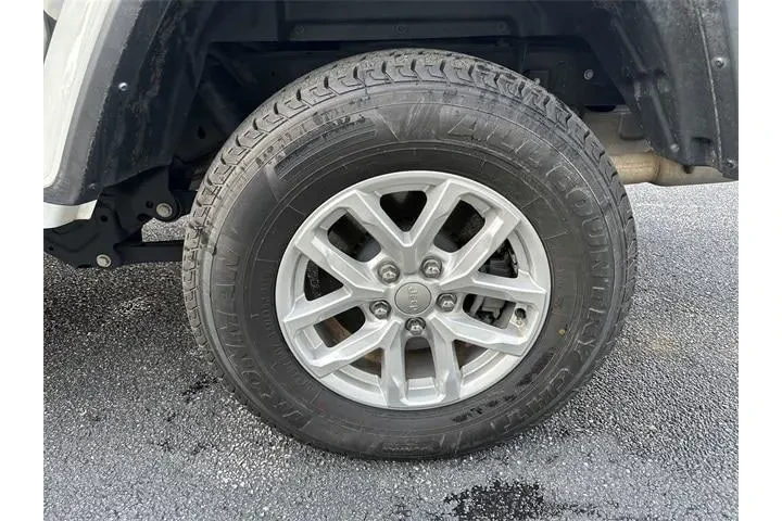 $28500 : Jeep Gladiator 2023 4x4 Spor image 7