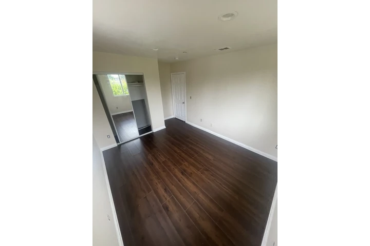 $800 : Alameda & century image 4