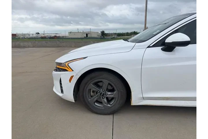 $15276 : Kia K5 2023 LXS 4dr Sedan image 9