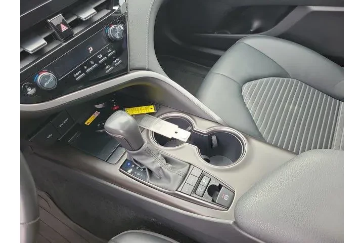$30000 : Toyota Camry Hybrid 2024 SE image 6