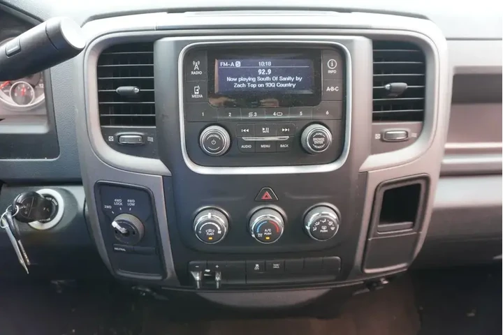 $22725 : Ram 1500 2014 4x4 Express 4d image 6