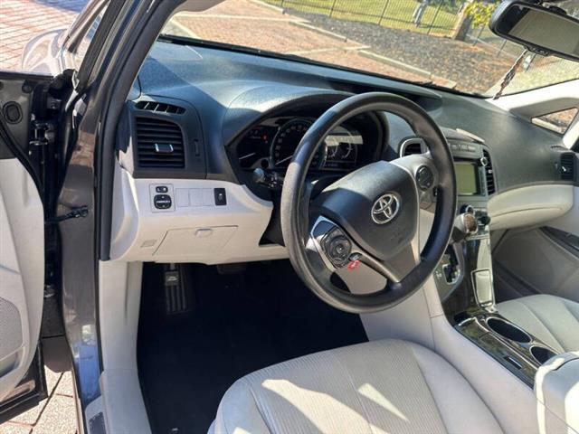 $6800 : 2013 Venza LE image 4