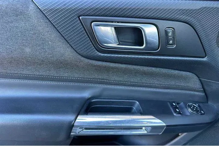 $24360 : Ford Mustang 2024 EcoBoost 2 image 8