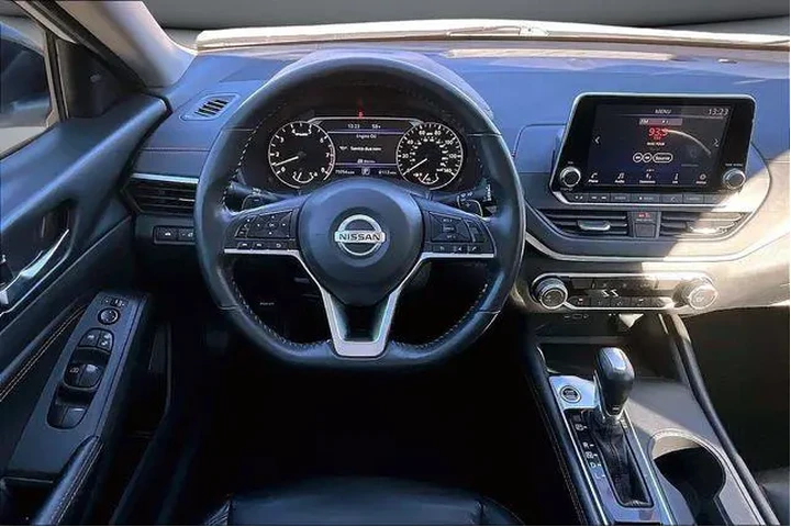 $17500 : Nissan Altima 2022 2.5 SR 4d image 8