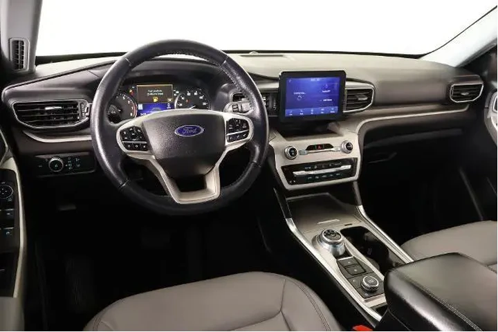 $26749 : Ford Explorer 2021 AWD XLT 4 image 2