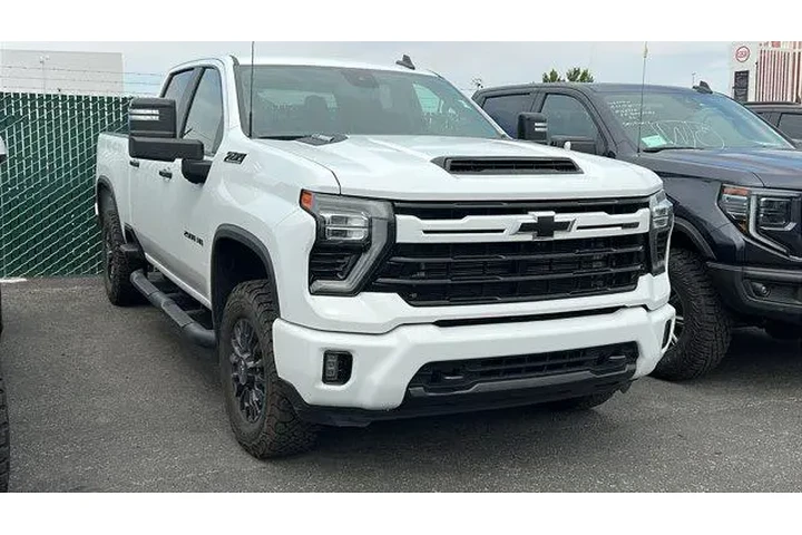 $64984 : Chevrolet Silverado 2500HD 2 image 2