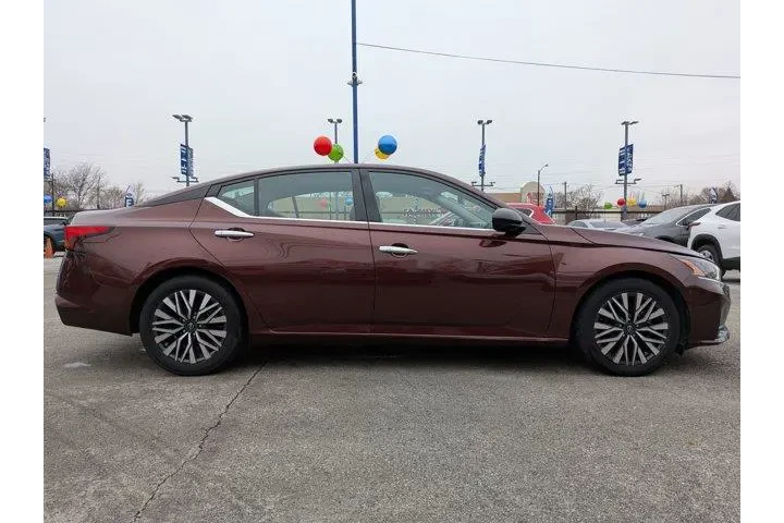 $17998 : Nissan Altima 2024 2.5 SV 4d image 3