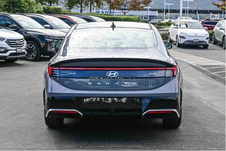 $27500 : Hyundai SONATA 2026 SEL Spor image 6