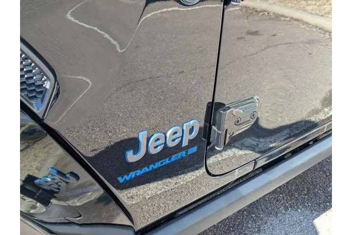 Jeep Wrangler 2023 4x4 Rubic image 5