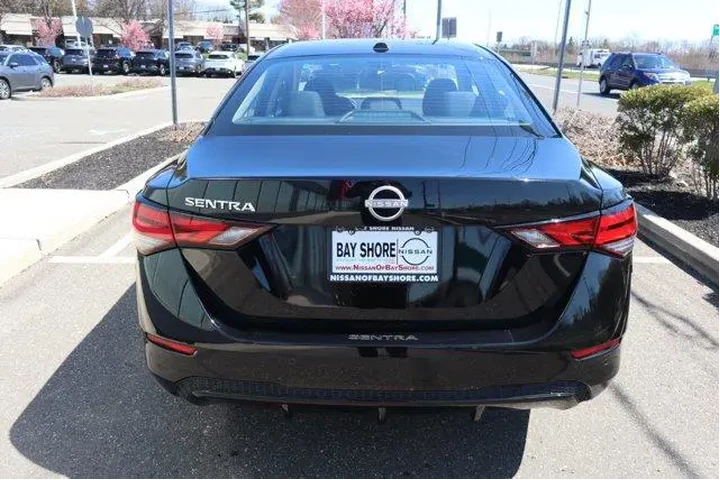 $18752 : Nissan Sentra 2025 SV 4dr Se image 6