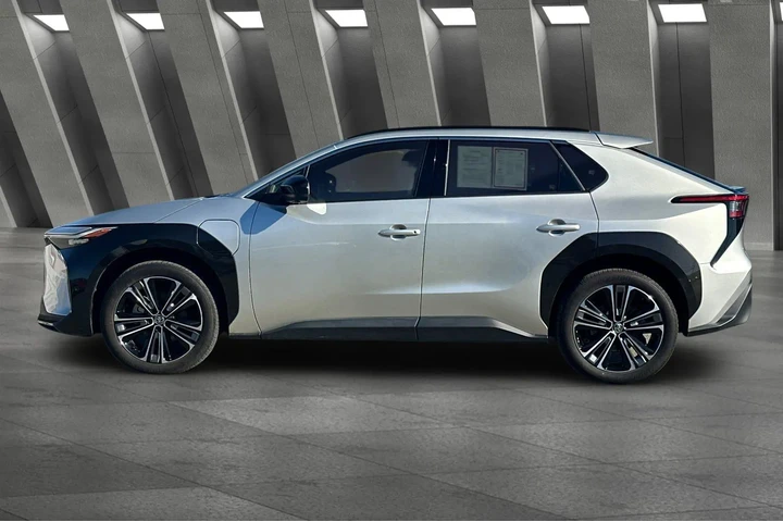 $24500 : Toyota bZ4X 2023 AWD Limited image 10