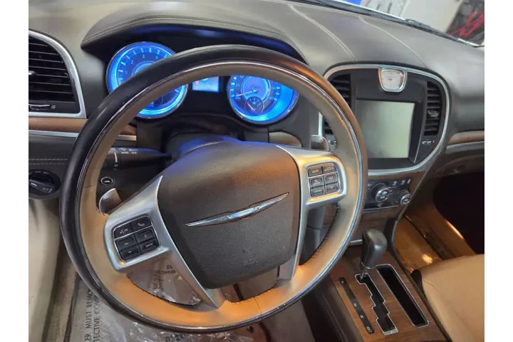 $9995 : 2013 300 C Luxury Series image 6