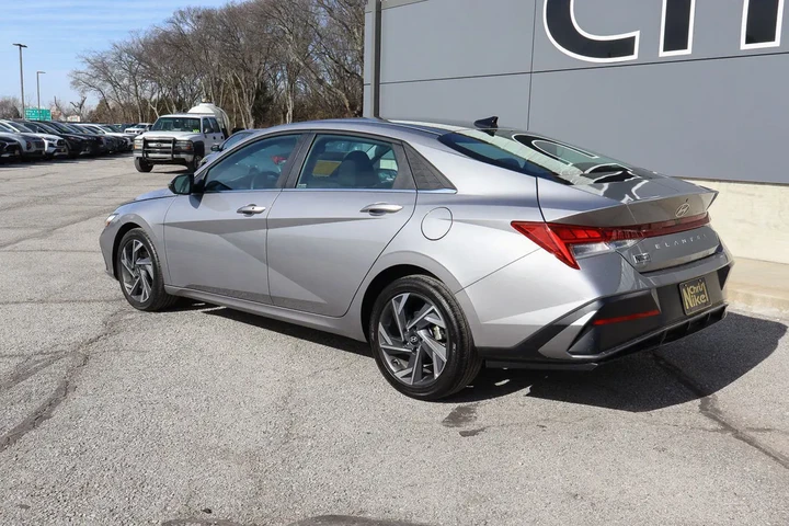 $20488 : 2025 Elantra SEL Convenience image 6