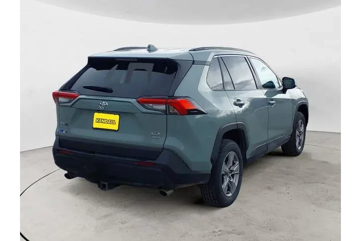 $29888 : Toyota RAV4 2023 AWD XLE 4dr image 5
