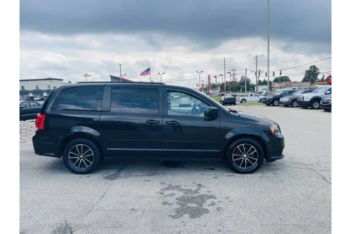 $6450 : 2017 Grand Caravan GT image 8