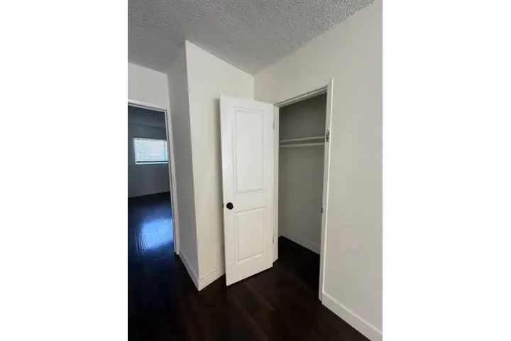 $2295 : 2br - 785ft2 - Koreatown LA 2b image 7