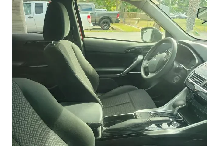 $13988 : Mitsubishi Eclipse Cross 201 image 9