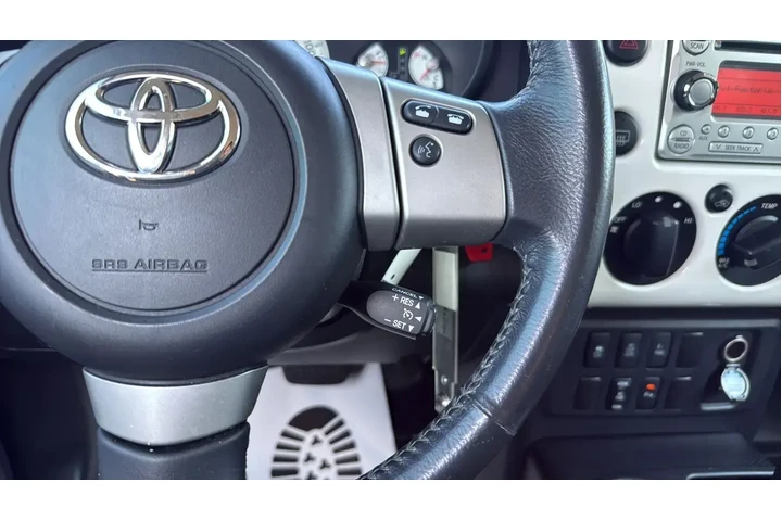 $18754 : Toyota FJ Cruiser 2011 4x4 4 image 10
