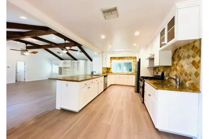 $7700 : 5148 Otis Ave Unit 5148 image 9