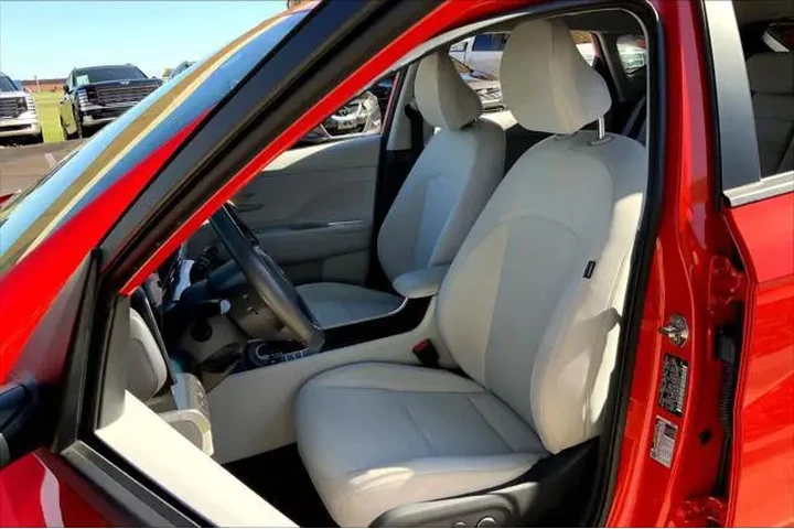 $20997 : Hyundai KONA 2025 AWD SEL 4d image 8
