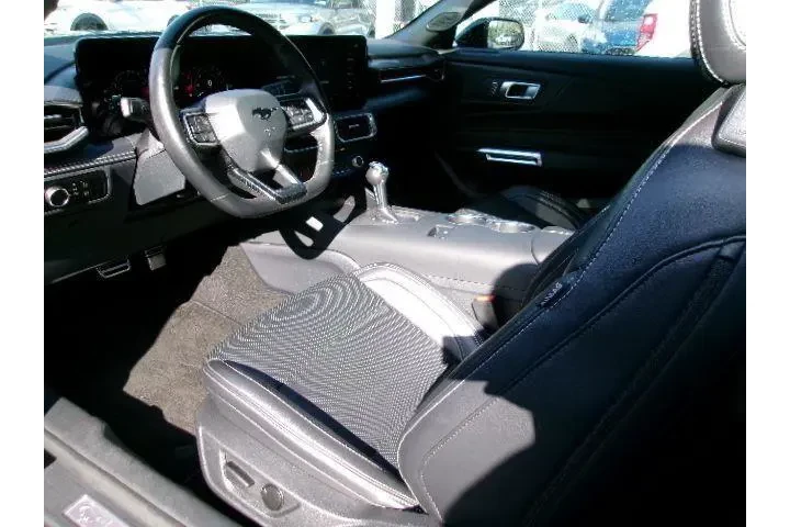 $37695 : Ford Mustang 2025 EcoBoost 2 image 8