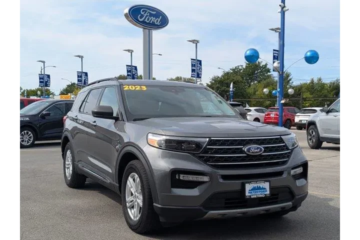 $26598 : Ford Explorer 2023 XLT 4dr S image 2