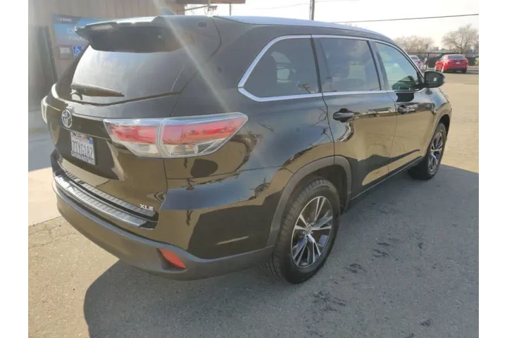 $19999 : 2016 Highlander XLE image 6