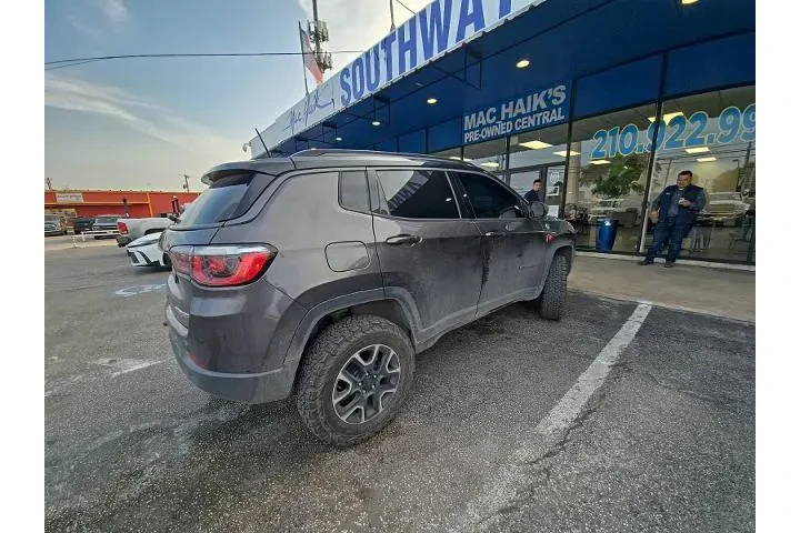 $17998 : Jeep Compass 2020 4x4 Trailh image 3