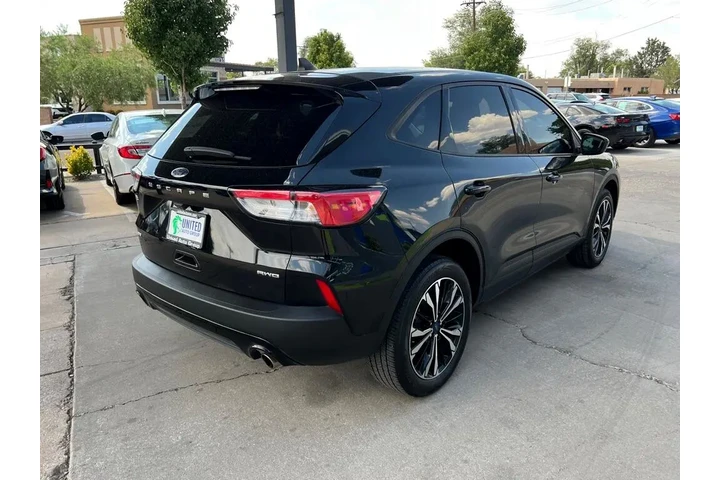 2022 Escape SE AWD image 5