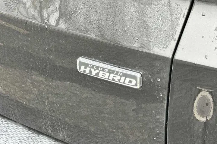 $22194 : Ford Escape Plug-In Hybrid 2 image 9
