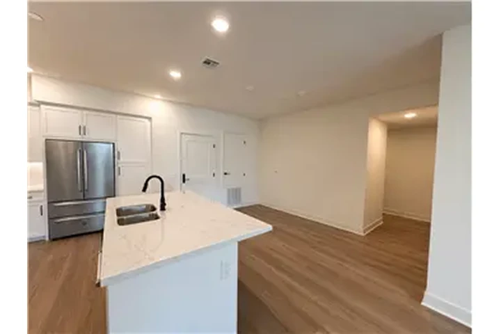 $7250 : Rental property with 2 bedro image 4