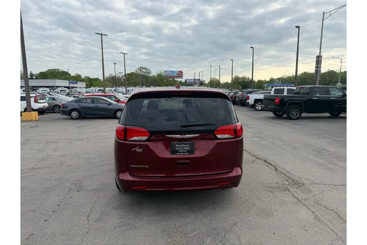$6980 : 2017 Pacifica Touring FWD image 3