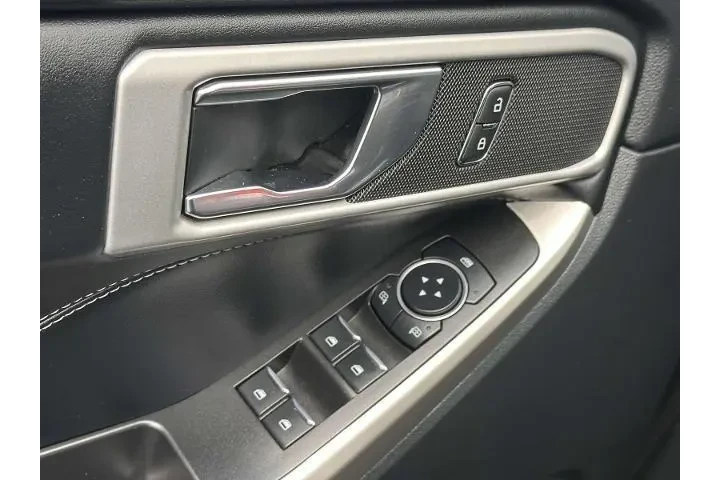 $32490 : Ford Explorer 2022 AWD XLT 4 image 7