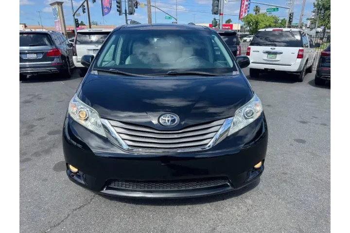 $8998 : 2011 Sienna XLE 7-Passenger image 4