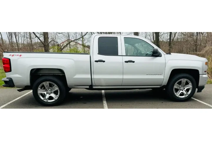 $22000 : 2016 Silverado 1500 Custom image 4
