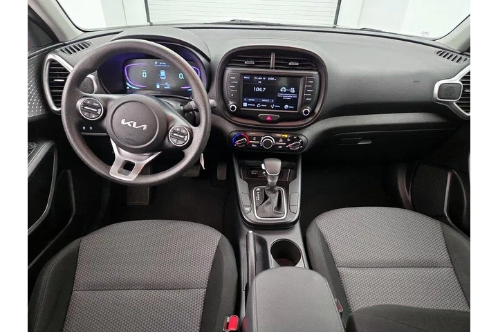 $17998 : Kia Soul 2024 LX 4dr Crossov image 9