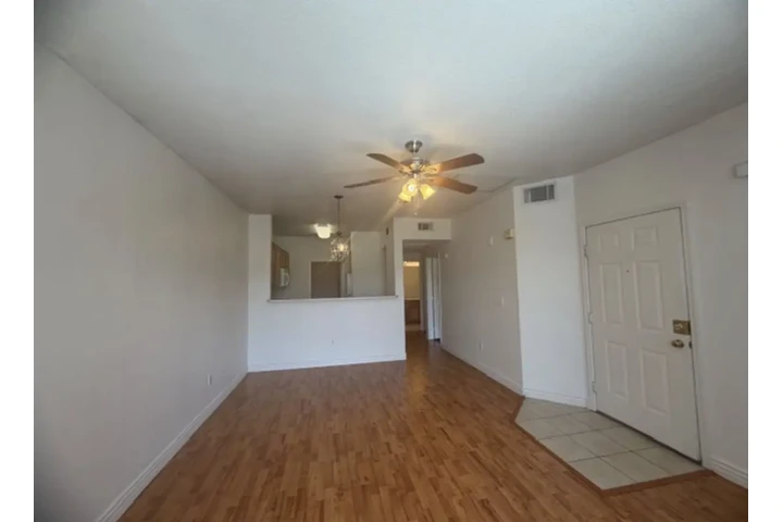$800 : 1Bed 1 Bath Apt in Las Vegas image 2
