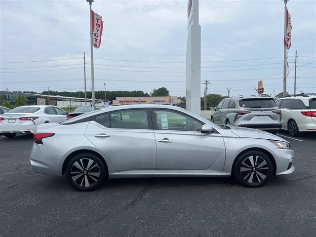 $20990 : PRE-OWNED 2022 NISSAN ALTIMA image 8