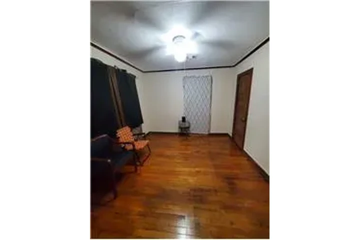 $1600 : Rental property with 3 bedro image 2