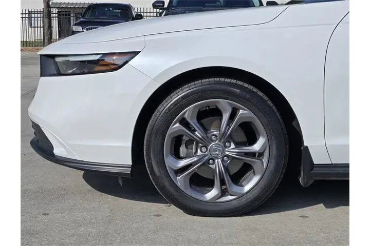 $25973 : Honda Accord 2024 EX 4dr Sed image 8