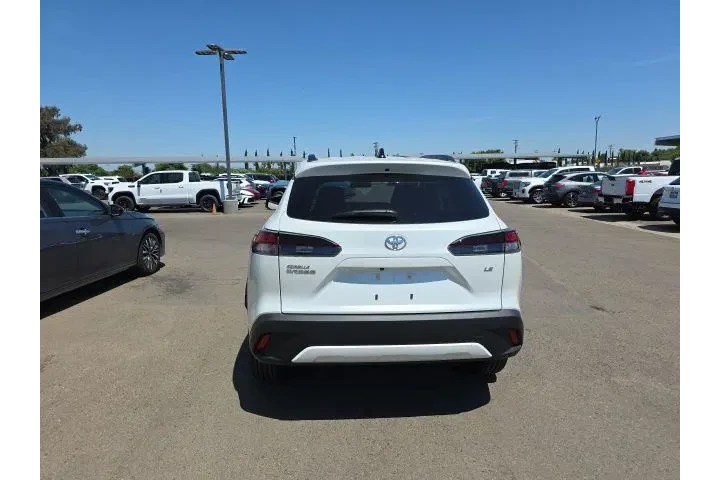 $33900 : Toyota Corolla Cross 2026 LE image 5