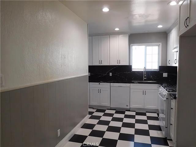 $900 : Beautiful Home...LAKEWOOD,CA image 5