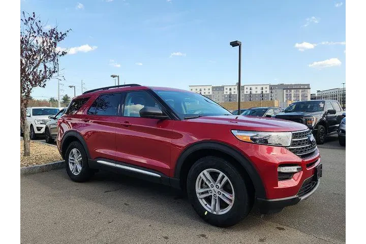 $27990 : Ford Explorer 2021 AWD XLT 4 image 1