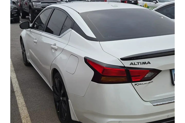 $21500 : Nissan Altima 2022 2.5 SR 4d image 2