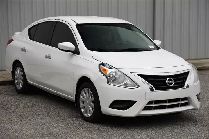 $6000 : 2018 Nissan versa SV 4D image 1