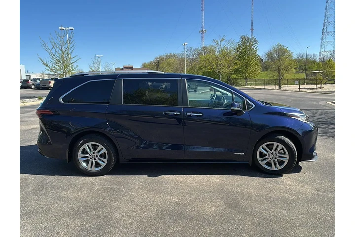 $42295 : Gold Certified 2021 Sienna Li image 8