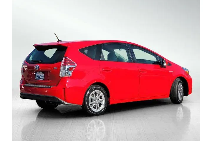 $17246 : Toyota Prius v 2015 Three 4d image 4