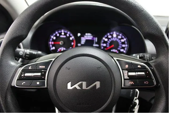 $19988 : Kia Forte 2024 LXS 4dr Sedan image 7