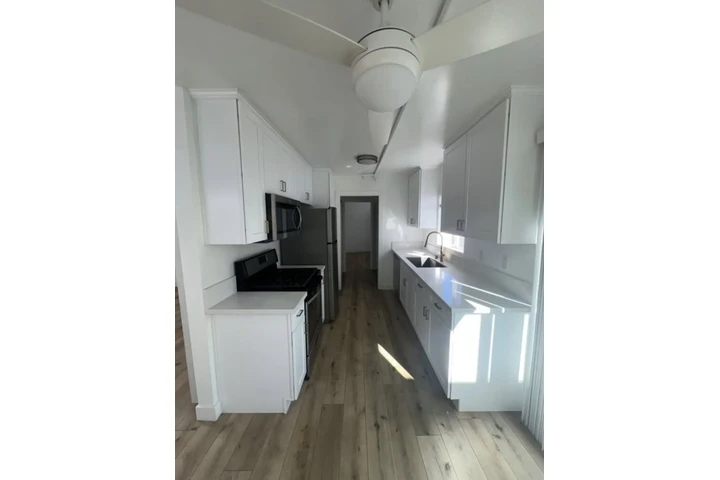 $1960 : 2 Bedrooms Apt Move in Ready image 5