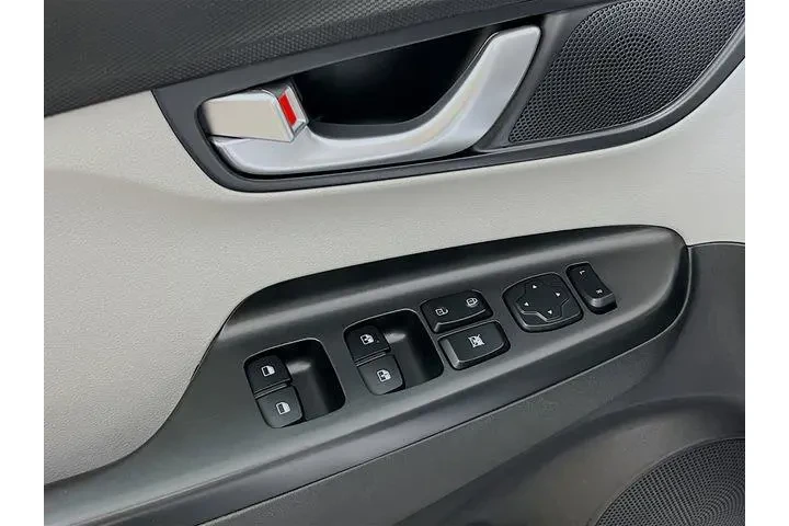 $22975 : Hyundai KONA 2023 SEL 4dr Cr image 9